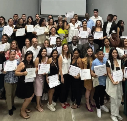 Imagen de fondo 63 líderes y lideresas se graduaron del Diplomado de Gobernanza Estratégica VIII